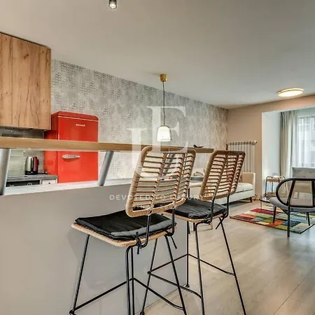 New York: A Spacious Modern With Parking דירה סופיה