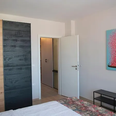 New York: A Spacious Modern With Parking סופיה