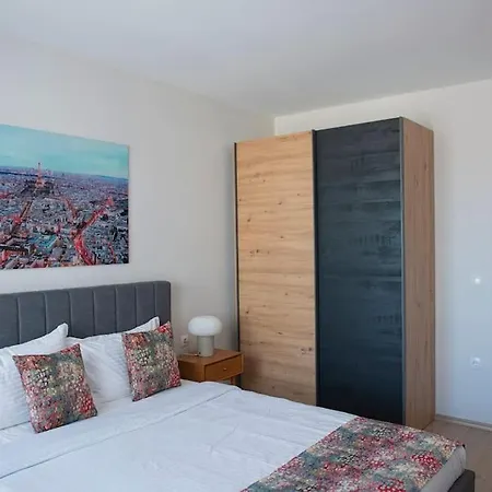 New York: A Spacious Modern With Parking דירה