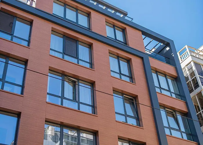 New York: A Spacious Modern With Parking Daire Sofya