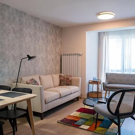 شقة New York: A Spacious Modern With Parking *